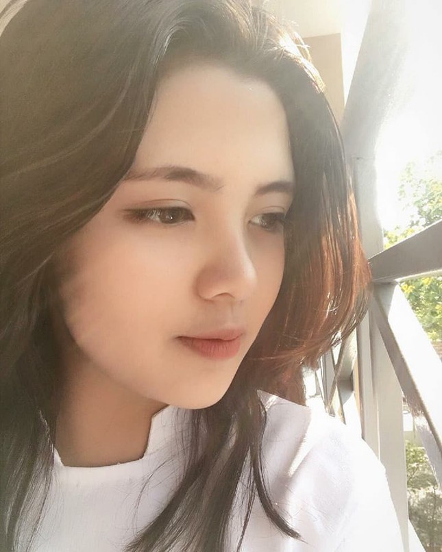 Nữ sinh Việt mặc áo dài khiến báo Trung "phát sốt", hết lời khen ngợi vì vẻ đẹp xuất sắc ảnh 3