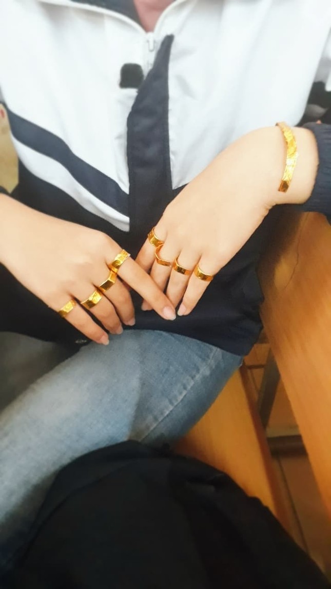 Hậu Valentine, "cười té ghế" trước bộ trang sức vàng được teen "tái chế" từ vỏ kẹo chocolate ảnh 4