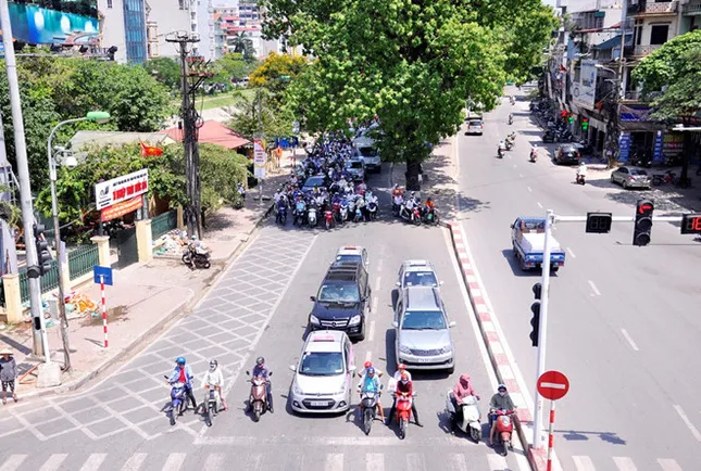 TP.HCM nắng nóng với bức xạ tia UV mức rất cao, có thể gây bỏng da ảnh 1