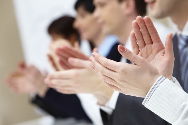 Những lời khen chứa một phần xấu xí ảnh 1