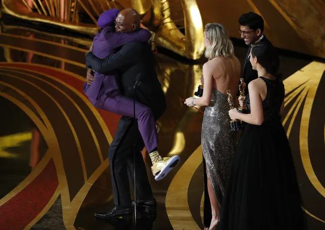 Quá xúc động khi lần đầu đoạt giải Oscars, Spike Lee yêu cầu BTC không giới hạn thời gian phát biểu ảnh 1