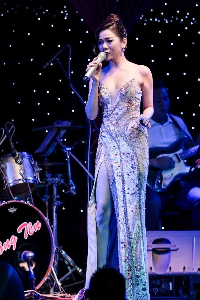 Quốc Thiên, Uyên Linh đến ủng hộ đêm nhạc giới thiệu album mới của Lệ Quyên ảnh 4