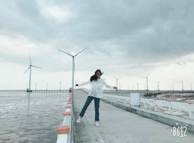 Xuất hiện "hội những cô gái quyết anti người yêu vì chụp hình quá xấu" ảnh 13