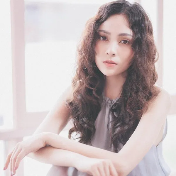 Trưởng nhóm Sgirl hát hit cũ của Hương Giang xúc động đến bật khóc ảnh 1