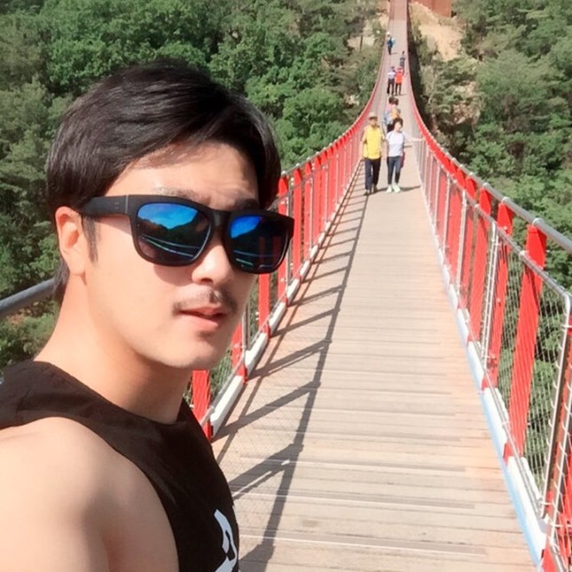 U23 Việt Nam xuất hiện HLV thể lực điển trai, thân hình chuẩn "soái ca" Hàn Quốc ảnh 2