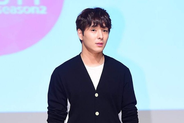 Trưởng nhóm dính scandal, Hong Ki (F.T. Island) đăng ảnh chó kèm hashtag "Tôi từ bỏ" ảnh 1