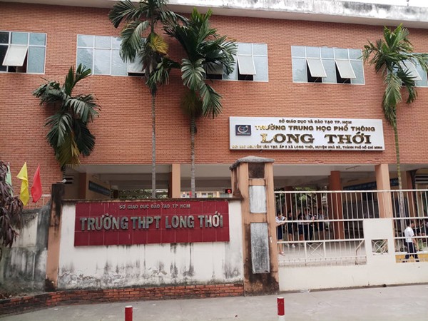 Cô giáo "lạnh lùng không nói gì cả" vừa trở lại trường đã bị đình chỉ giảng dạy ảnh 1