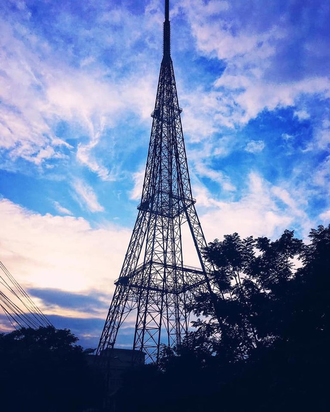 Muốn đến Paris chụp hình với Eiffel mà không có tiền, đây là cách giải quyết nhanh gọn nhất ảnh 1