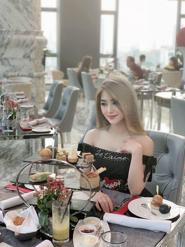 Khán giả trầm trồ, tranh luận về màu tóc bạch kim mới, Hương Tràm đáp "hãy sống thật vui" ảnh 2