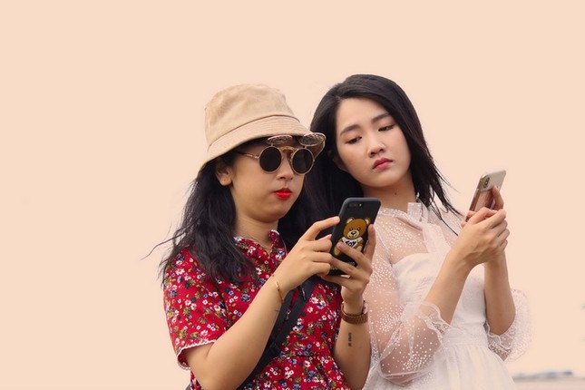 Cặp bạn "thân-ai-nấy-lo" Trang Hí và Kiều Trinh "kể xấu" nhau sau quá trình đóng phim chung ảnh 3