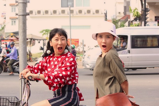 Cặp bạn "thân-ai-nấy-lo" Trang Hí và Kiều Trinh "kể xấu" nhau sau quá trình đóng phim chung ảnh 4