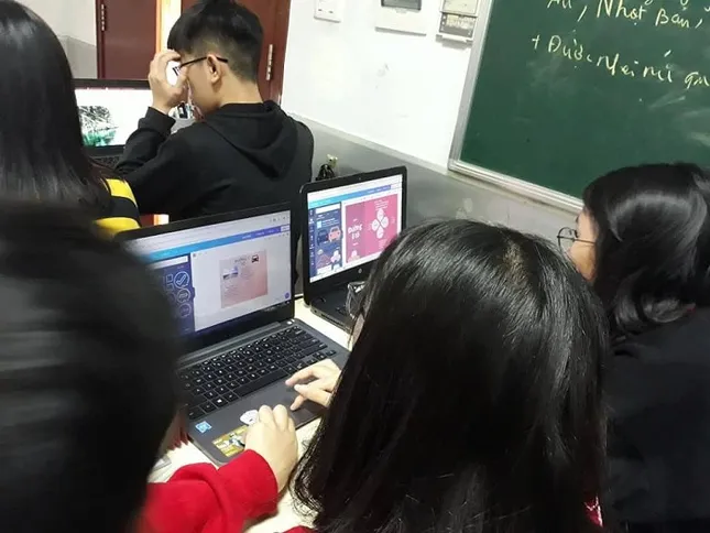 Thầy giáo Lịch sử 4.0 cho học sinh tự thiết kế poster lịch sử, tạo thành “thư viện” Sử online ảnh 9
