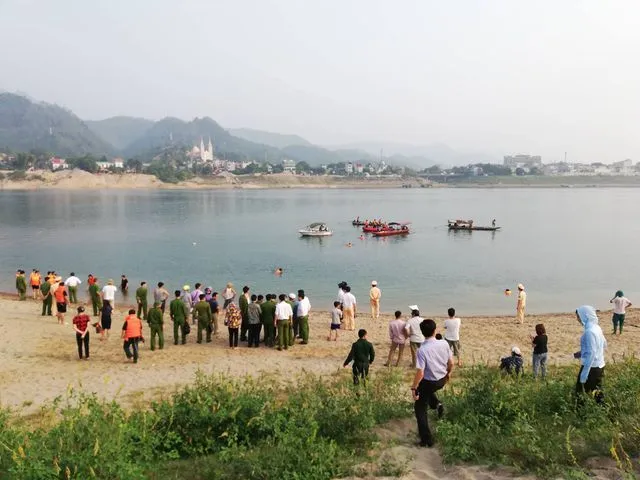 Hoà Bình: 8 học sinh chết đuối trên sông Đà ảnh 6