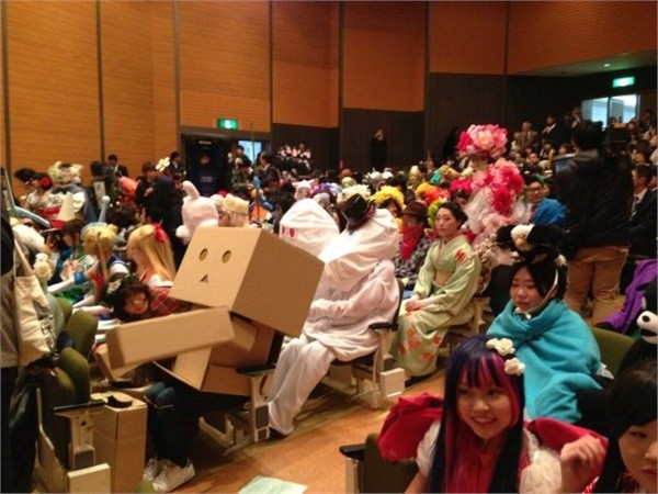 Nhận bằng tốt nghiệp như sinh viên Nhật Bản: Mặc bằng đồ cosplay siêu "dị" ảnh 11