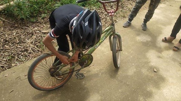 Chiếc xe đạp của cậu bé vượt hơn 100km để thăm em được hỏi mua với giá 13 triệu đồng ảnh 1