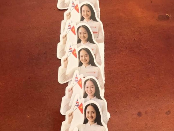 Khi trường bạn có quá nhiều tờ rơi tuyển sinh, nên làm gì cho “ngầu”? ảnh 4