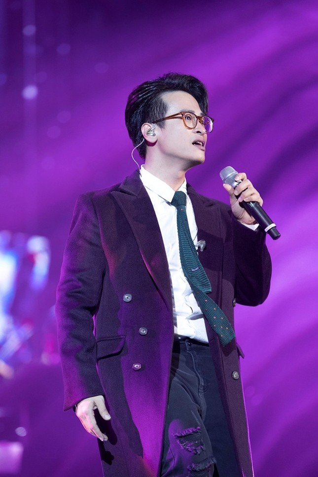 Mỹ Tâm lần đầu đem ca khúc mới "Khi ta yêu" biểu diễn live trên sân khấu ảnh 2