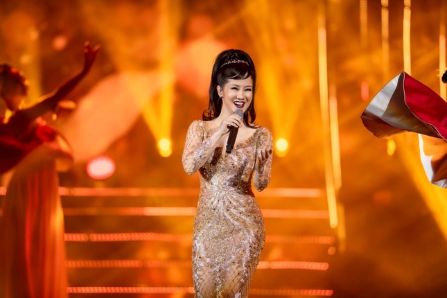 Mỹ Tâm lần đầu đem ca khúc mới "Khi ta yêu" biểu diễn live trên sân khấu ảnh 6