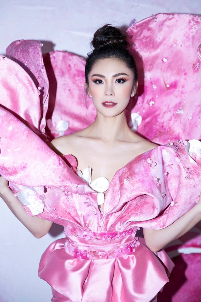 Mỹ Tâm lần đầu đem ca khúc mới "Khi ta yêu" biểu diễn live trên sân khấu ảnh 11