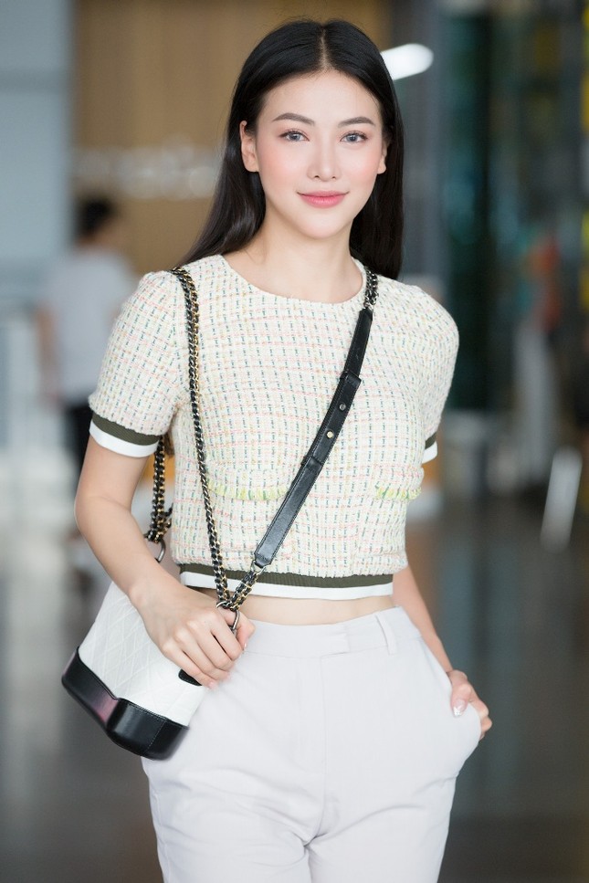 Hoa hậu Phương Khánh rạng rỡ hội ngộ Á hậu Trái đất người Áo tại Việt Nam ảnh 2