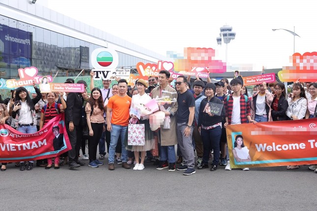 Nghệ sĩ TVB: Thái Tử Bối rạng ngời, Đàm Tuấn Ngạn điển trai, thích thú gặp gỡ fan Việt ảnh 1