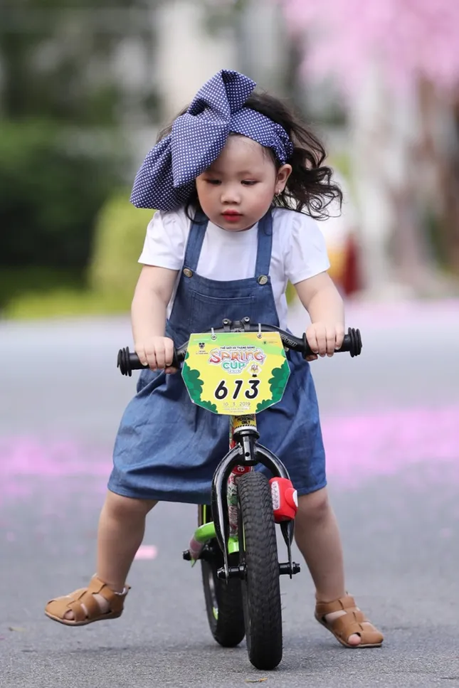 Con gái Xuân Lan xuất hiện tại show diễn thời trang trong vai trò vedette. ảnh 4