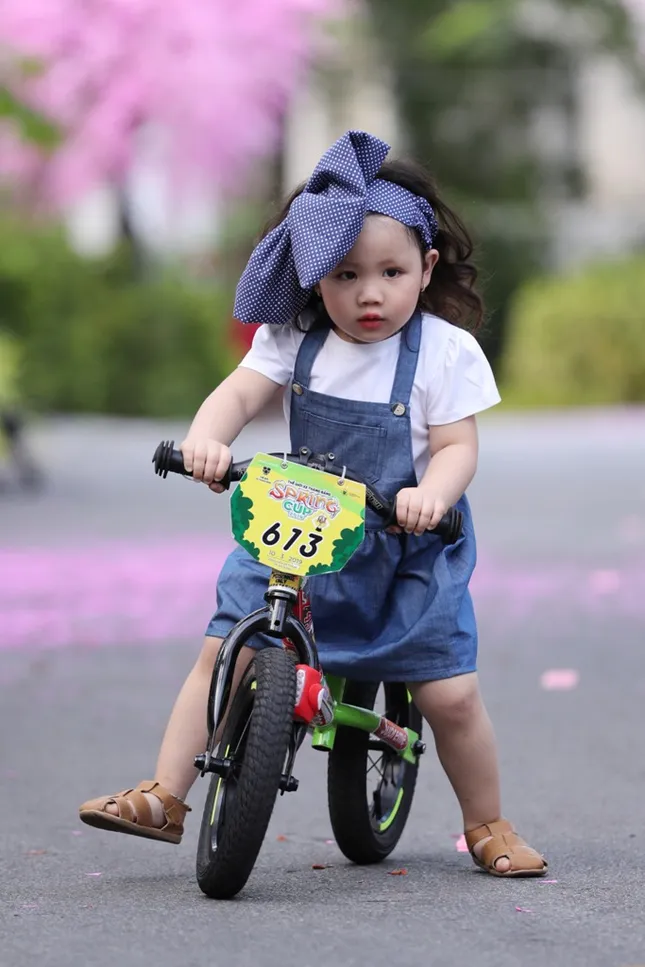 Con gái Xuân Lan xuất hiện tại show diễn thời trang trong vai trò vedette. ảnh 5