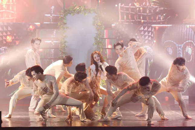 Sao Việt trình diễn hết mình trong liveshow kỷ niệm của vũ đoàn Bước Nhảy ảnh 3