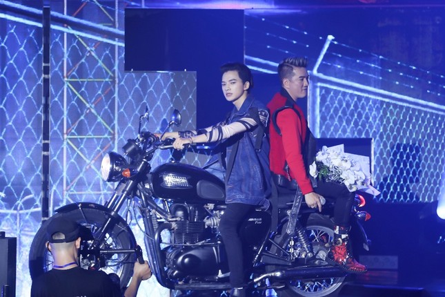 Sao Việt trình diễn hết mình trong liveshow kỷ niệm của vũ đoàn Bước Nhảy ảnh 6