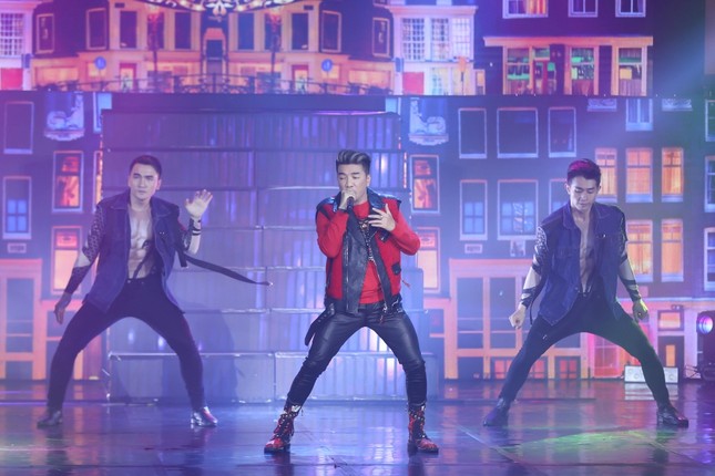 Sao Việt trình diễn hết mình trong liveshow kỷ niệm của vũ đoàn Bước Nhảy ảnh 7