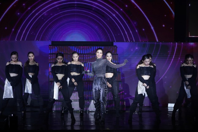 Sao Việt trình diễn hết mình trong liveshow kỷ niệm của vũ đoàn Bước Nhảy ảnh 8