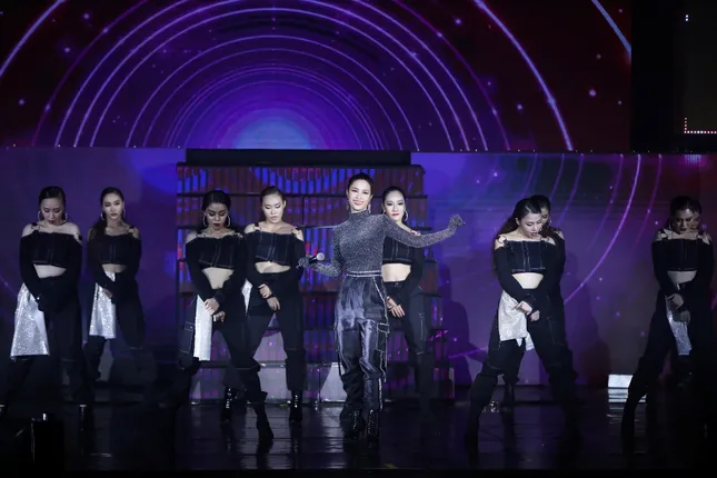 Sao Việt trình diễn hết mình trong liveshow kỷ niệm của vũ đoàn Bước Nhảy ảnh 8