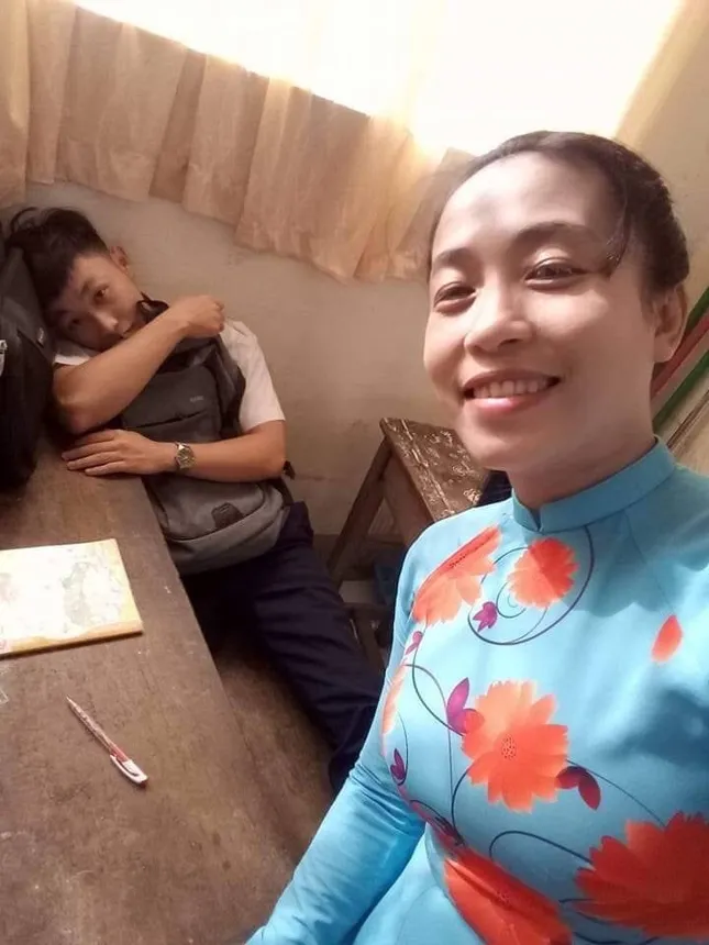 Nam sinh ngủ gật trong lớp và cách giải quyết "bá đạo" của cô giáo khiến dân mạng cười "nắc nẻ" ảnh 2