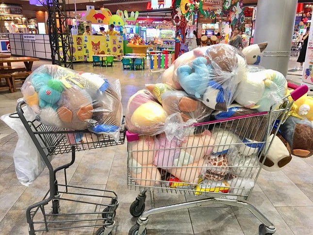 Không trượt phát nào: Cô nàng gắp được hẳn 800 con thú bông, mở luôn shop để bán lại ảnh 3