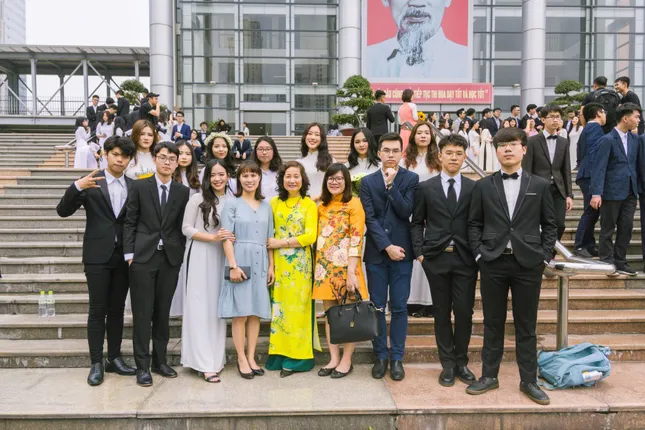 Ngẩn ngơ trước vẻ đẹp duyên dáng của nữ sinh trường Ams trong "Ngày hội Áo dài" ảnh 5
