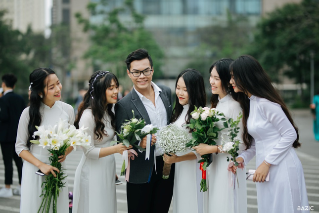 Ngẩn ngơ trước vẻ đẹp duyên dáng của nữ sinh trường Ams trong "Ngày hội Áo dài" ảnh 4