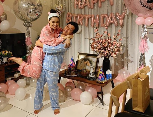 Trường Giang ngọt ngào thể hiện tình cảm với bà xã Nhã Phương ngay giữa sự kiện ảnh 5
