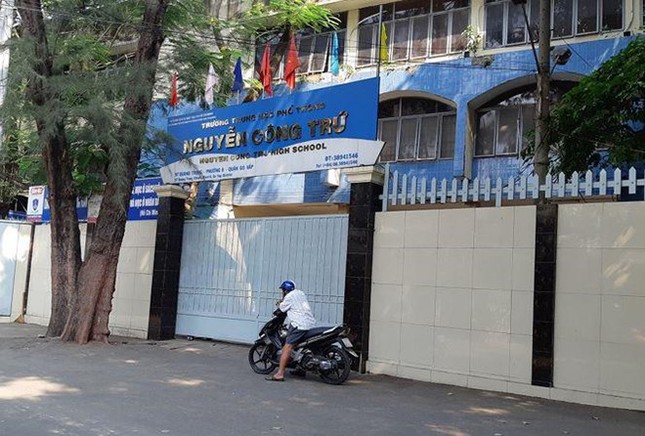 Giáo viên bị tố nâng điểm thi nhiều môn cho học sinh lớp 12 ở TP.HCM ảnh 1