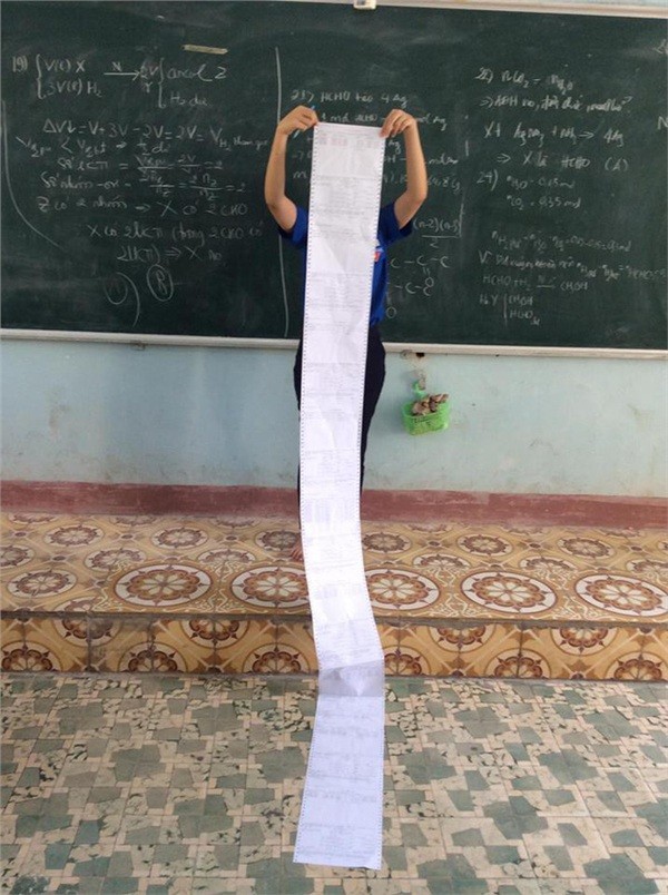 Đề cương mùa thi dài hàng mét: Nỗi ám ảnh kinh hoàng của học sinh ảnh 1