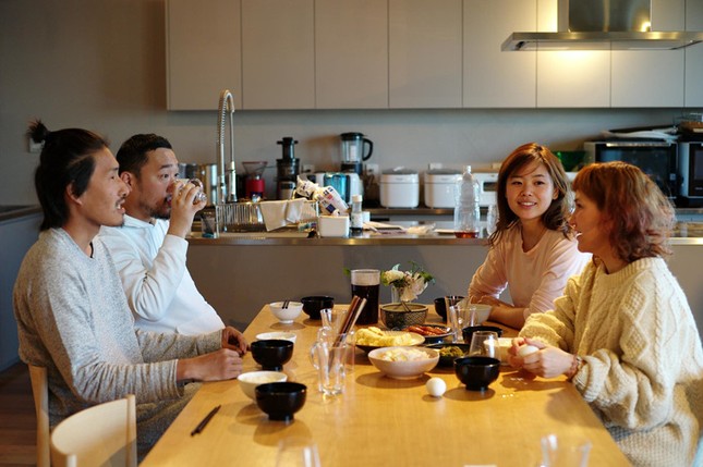 Giới trẻ Tokyo xoay sở thế nào khi ở phòng siêu nhỏ "khó duỗi chân"? ảnh 8