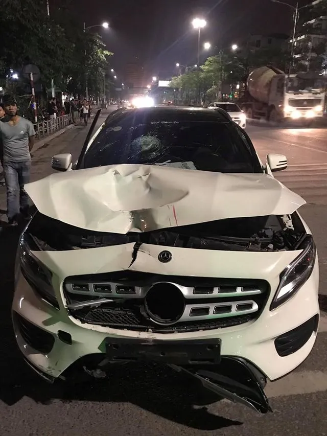 Hà Nội: Tài xế Mercedes tông chết 2 người ở hầm Kim Liên: Vừa đi họp lớp, uống bia về? ảnh 1