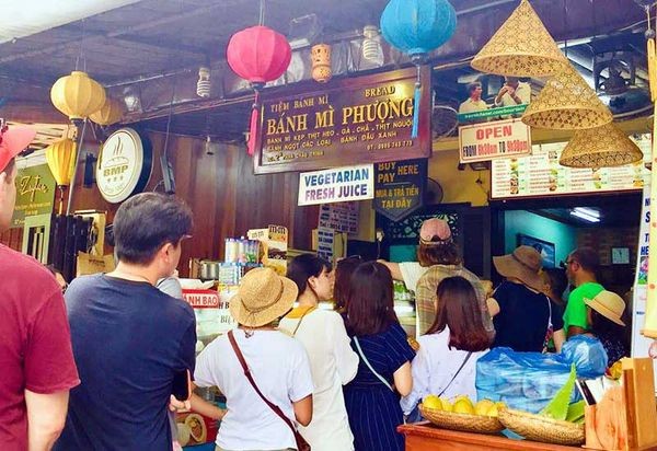 Bánh mỳ Phượng đã có mặt tại Hàn Quốc, giới trẻ ùn ùn kéo đến check-in ảnh 1