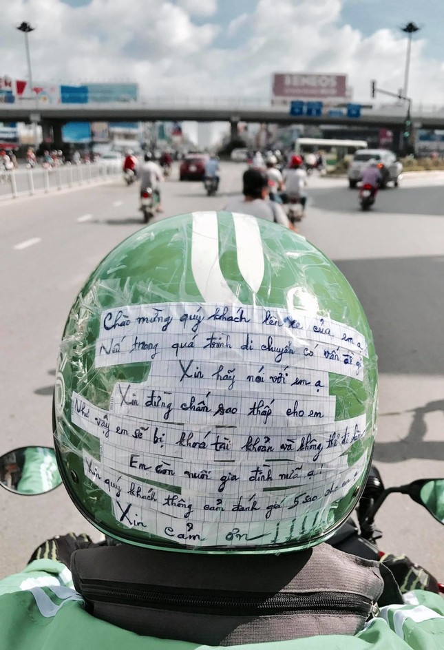 Những "chàng trai vàng trong làng đưa đón": Hết lắp wifi miễn phí đến nịnh khách cực đáng yêu ảnh 7