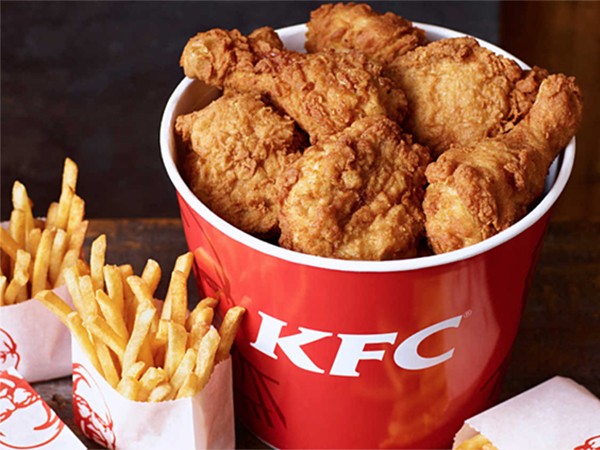 Sinh viên đóng giả "thanh tra" để ăn gà KFC miễn phí suốt một năm ảnh 1
