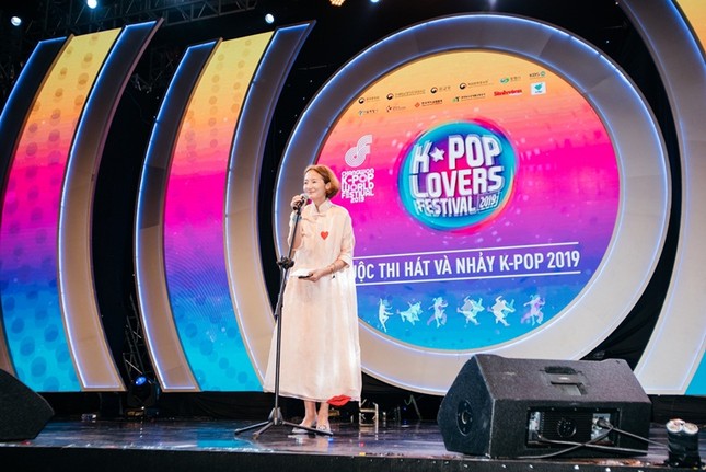 Hà Nội: Giới trẻ "quẩy" cực sung tại lễ hội K-pop Lovers và vòng loại Changwon K-pop World Festival 2019 ảnh 10