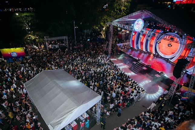 Hà Nội: Giới trẻ "quẩy" cực sung tại lễ hội K-pop Lovers và vòng loại Changwon K-pop World Festival 2019 ảnh 1
