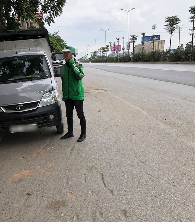 Câu chuyện "lộc lá" ngày nắng nóng: Đặt xe máy đi làm nhưng được ngay ô tô đến đón ảnh 1