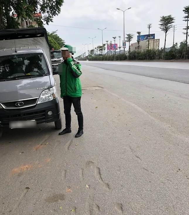 Câu chuyện "lộc lá" ngày nắng nóng: Đặt xe máy đi làm nhưng được ngay ô tô đến đón ảnh 1