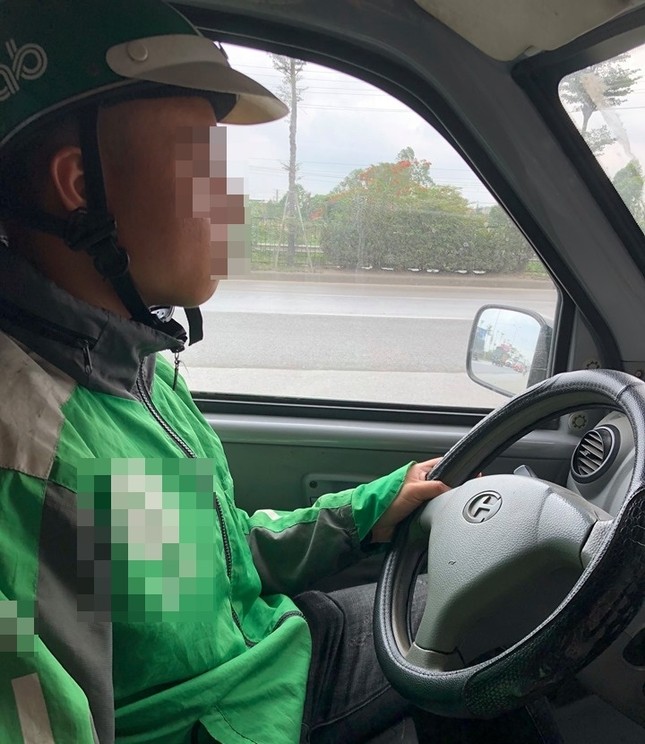 Câu chuyện "lộc lá" ngày nắng nóng: Đặt xe máy đi làm nhưng được ngay ô tô đến đón ảnh 2