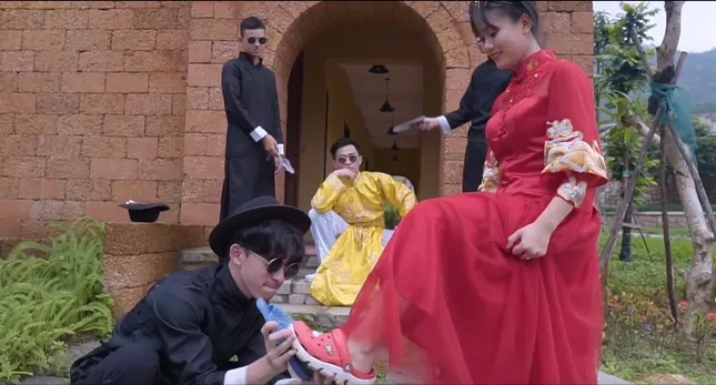Chi Pu làm "Anh ơi ở lại" buồn rơi nước mắt, bản parody của teen Quảng Ninh lại hài hết nấc! ảnh 1